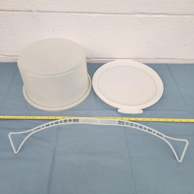 WHITE TUPPERWARE CAKE CARRIER WITH HANDLE