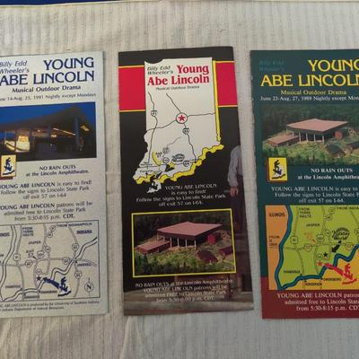 1989, 1991 SOUVENIR PROGRAM: YOUNG ABE LINCOLN (2 BOOKLETS AND 3 PAMPHLETS)