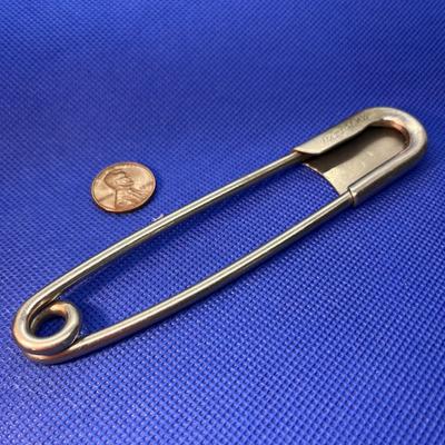 SUPER LARGE SAFETY PIN FOR KILT/SKIRT OR?