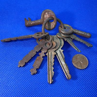 OLD TIME RUSTY KEY BUNCH