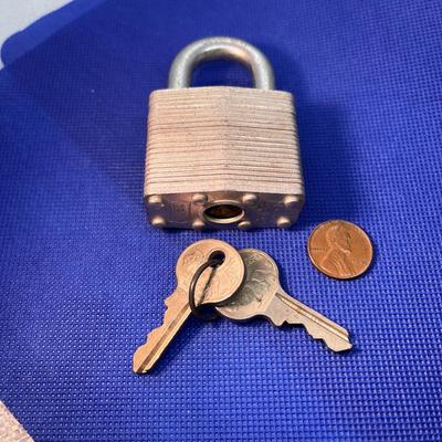 VINTAGE MASTER LOCK HEAVY DUTY w/ 2 LION KEYS