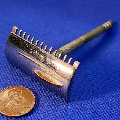 ANTIQUE TRAVEL SHAVING RAZOR w/ LEATHER CASE