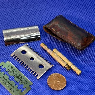 ANTIQUE TRAVEL SHAVING RAZOR w/ LEATHER CASE