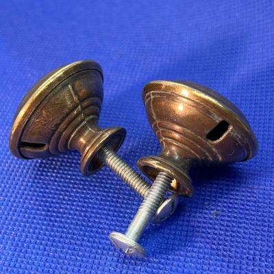 VINTAGE CABINET KNOBS PULLS x 2