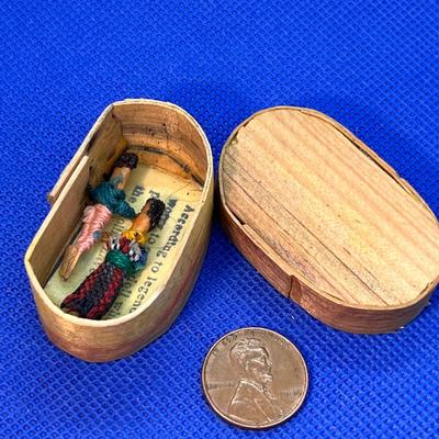 TINY GUATEMALA STRING DOLLS IN TINY RUSH BOX