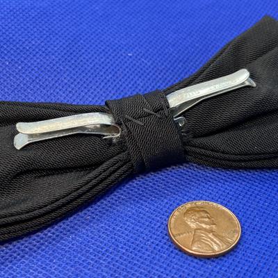CLIP-ON BOW TIE