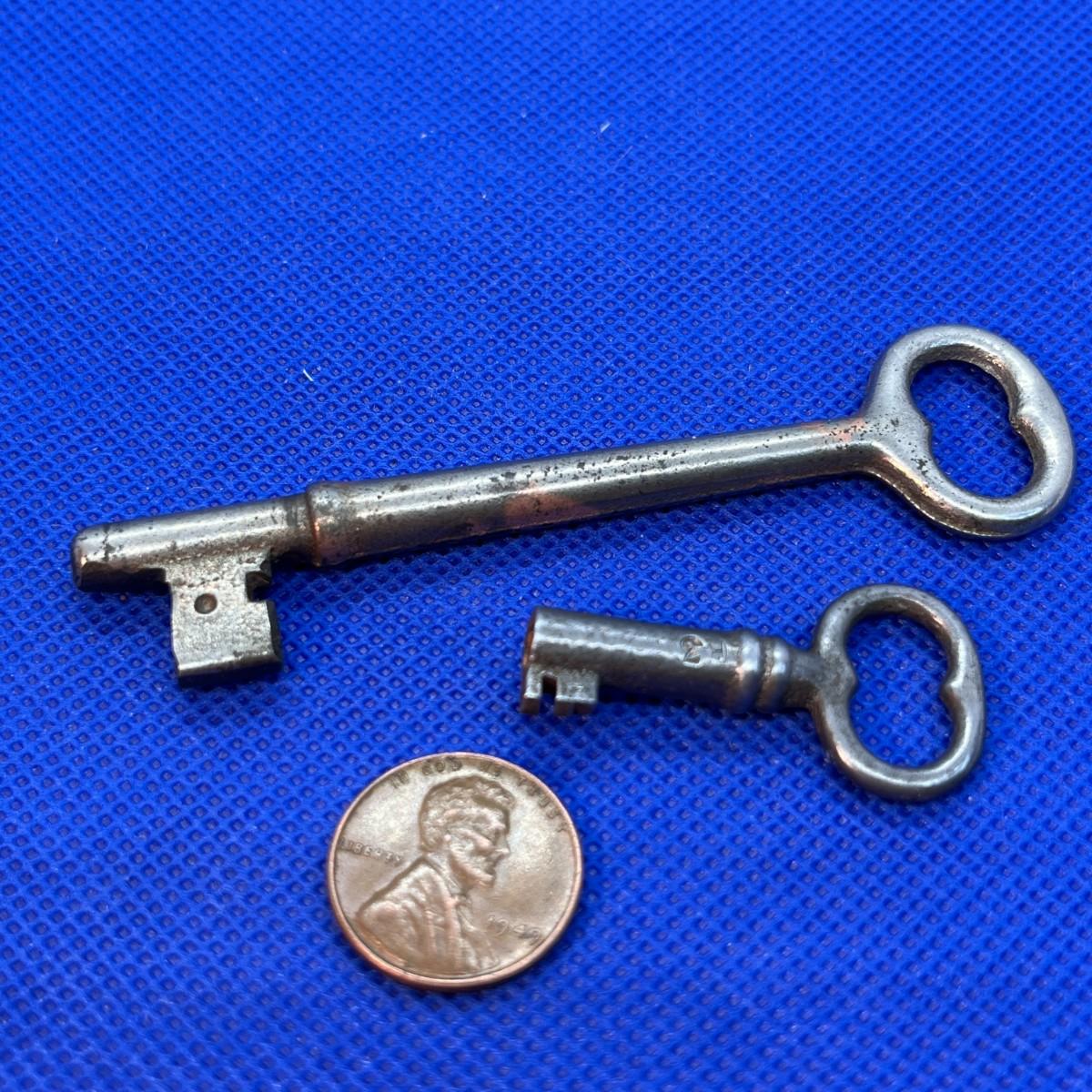 antique-skeleton-keys-x-2-estatesales
