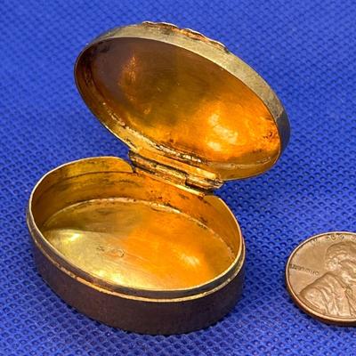 1800â€™s SILVER PILL BOX â€œMINNEâ€ HALLMARKED