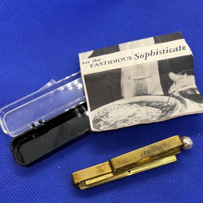 CIRCA 1950â€™s TIE BAR TIE BIB TIE PROTECTOR