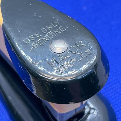 TWO TONE VINTAGE ARROW STAPLER CIRCA 1950â€™s