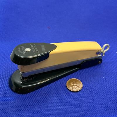 TWO TONE VINTAGE ARROW STAPLER CIRCA 1950â€™s