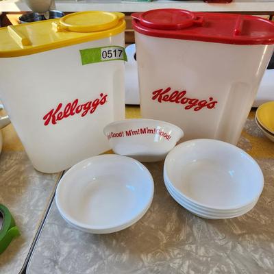 Vintage 2 Kellogg's Cereal Containers and 7 M'm! M'm! Good! Bowls