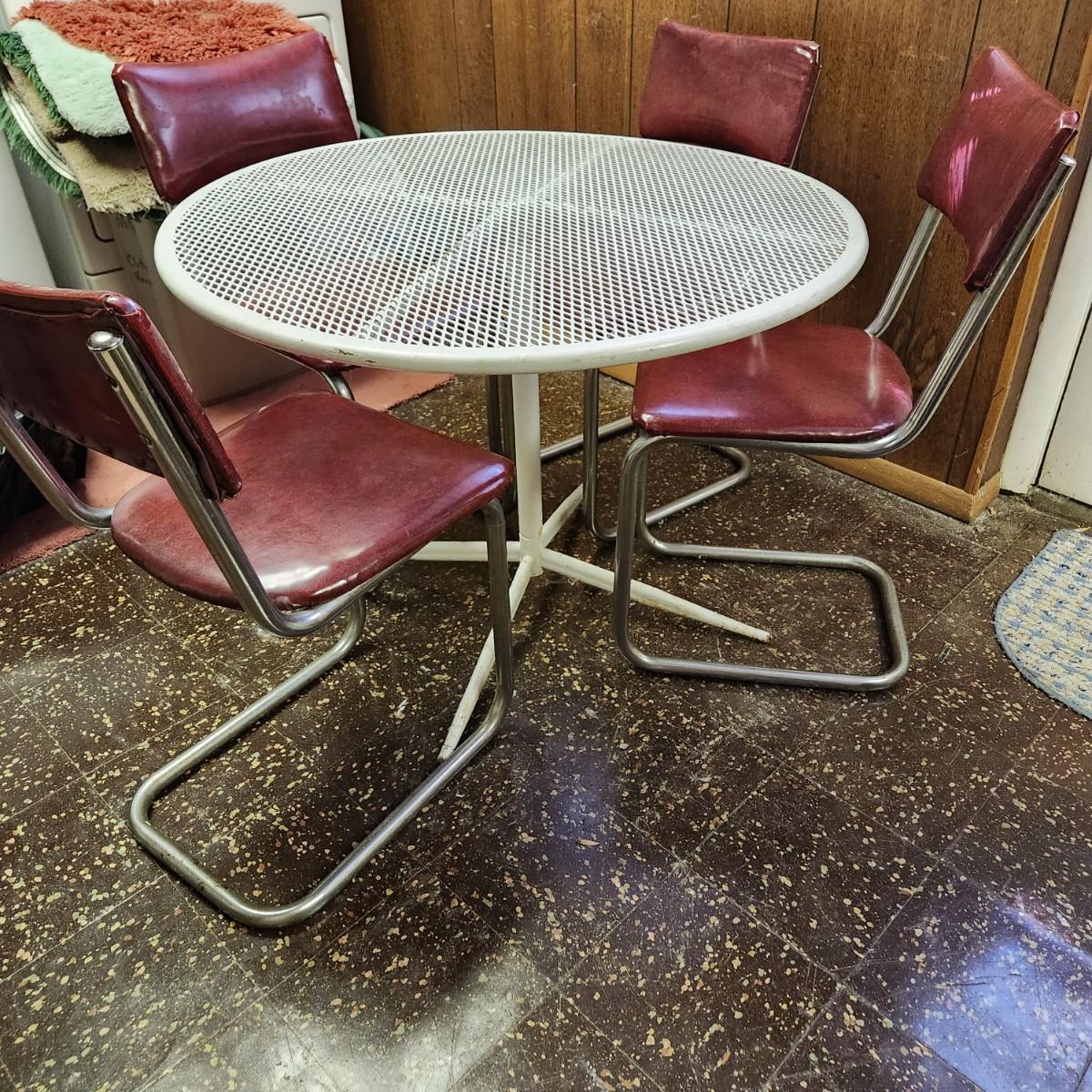 Vintage 36" Round Metal Mesh Patio Table w 4 Chairs