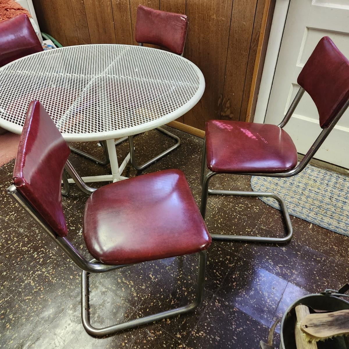 Vintage 36" Round Metal Mesh Patio Table w 4 Chairs