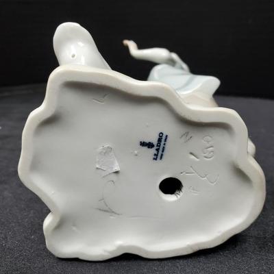 Lladro Girl Feeding Goose or Duck  #1052