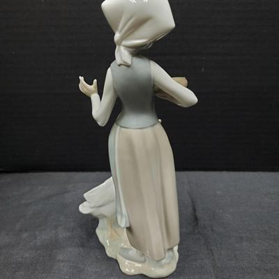 Lladro Girl Feeding Goose or Duck  #1052