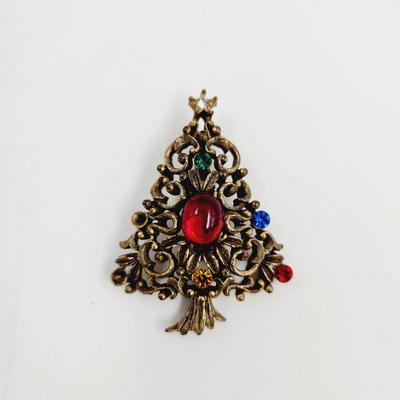 VINTAGE JJ JEWELED CHRISTMAS TREE PIN