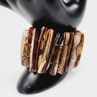 BEAUTIFUL MOTHER OF PEARL STRETCHY BRACELET