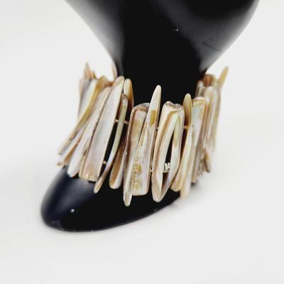 LIGHT BROWN MOTHER OF PEARL STRETCHY BRACELET