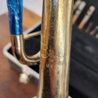 BACH TR300 TRUMPET W/ LINED CASE