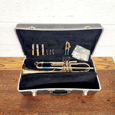 BACH TR300 TRUMPET W/ LINED CASE