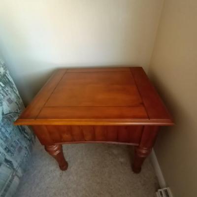 WOODEN ONE DRAWER SIDE TABLE WITH TABLE LAMP