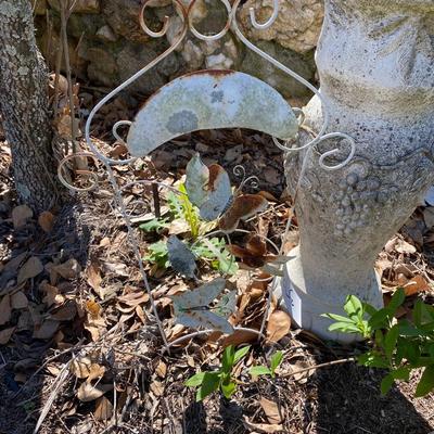 Concrete base gazing ball lot