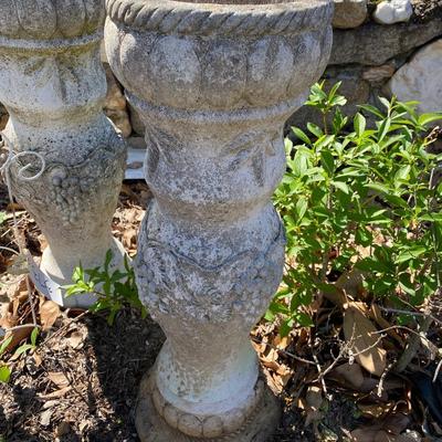 Concrete base gazing ball lot