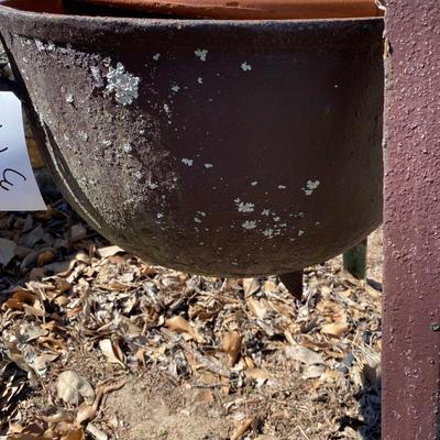 Tripod-Cast iron wash pot lot