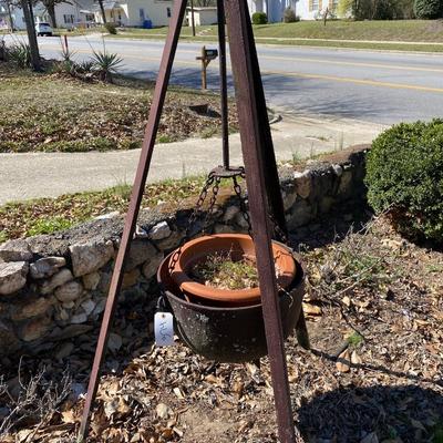Tripod-Cast iron wash pot lot