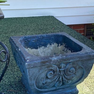 Planter table lot