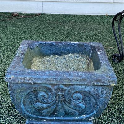 Planter table lot