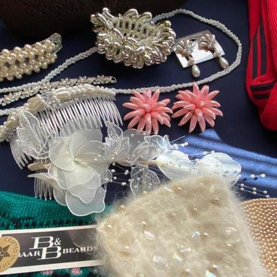 Vintage to newer clothing purse lot