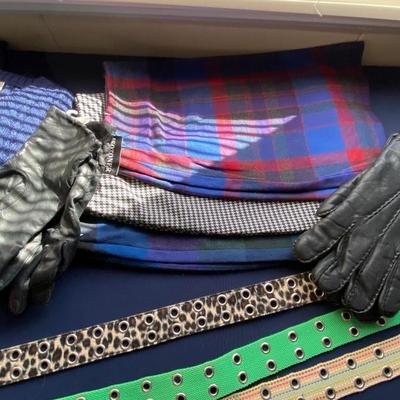 Vintage to newer clothing purse lot