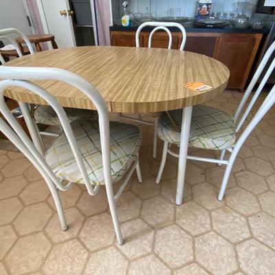 Table chairs set