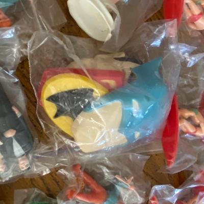 Cake decorating lot, includes vintage toppers!
