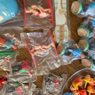 Cake decorating lot, includes vintage toppers!