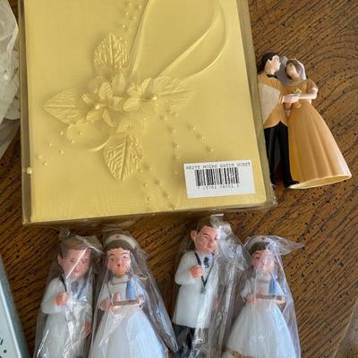 Cake decorating lot, includes vintage toppers!