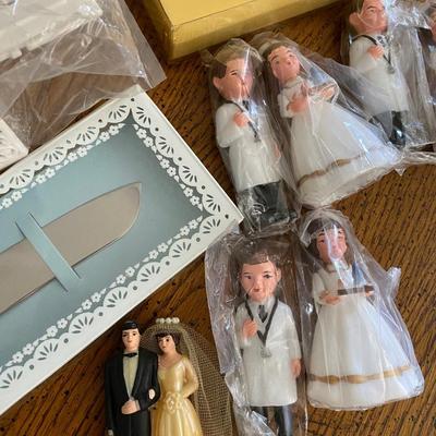 Cake decorating lot, includes vintage toppers!
