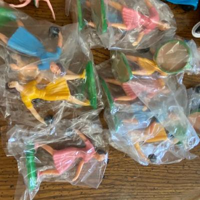 Cake decorating lot, includes vintage toppers!