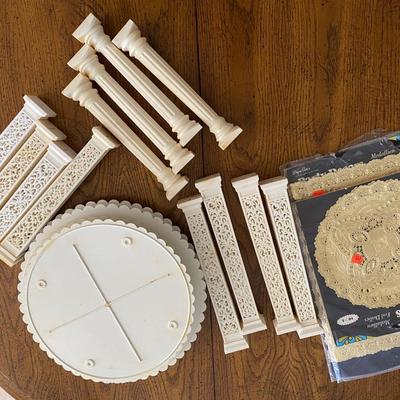 Cake decorating lot, includes vintage toppers!