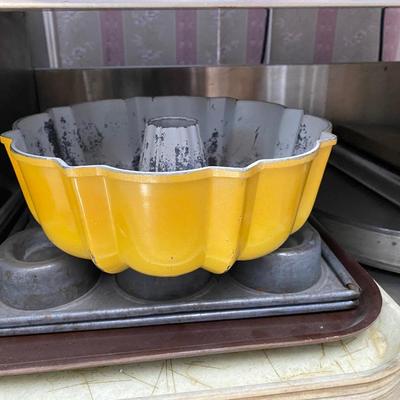 Commercial preptable baking pan lot