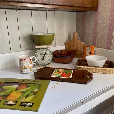 Vintage kitchne items lot