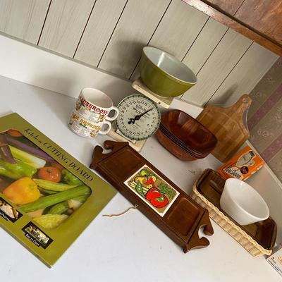 Vintage kitchne items lot