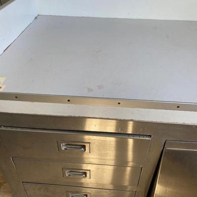 Kitchen baking prep table