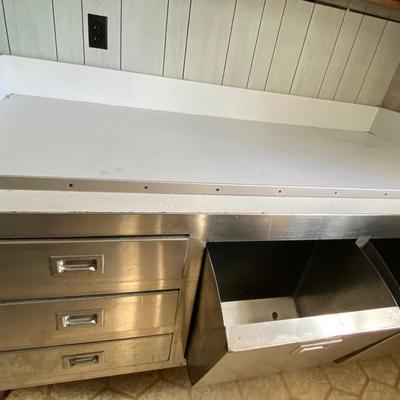 Kitchen baking prep table