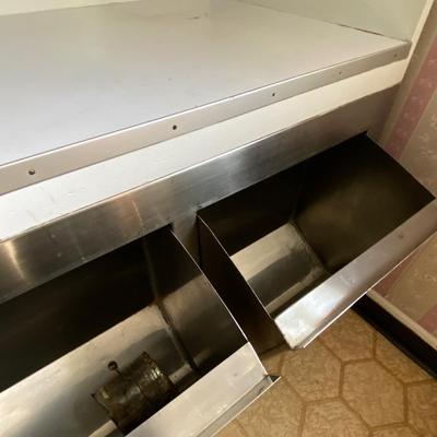 Kitchen baking prep table