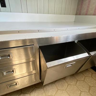 Kitchen baking prep table