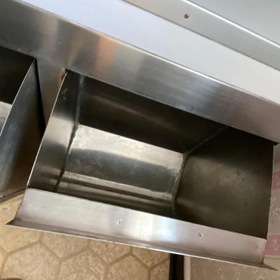 Kitchen baking prep table