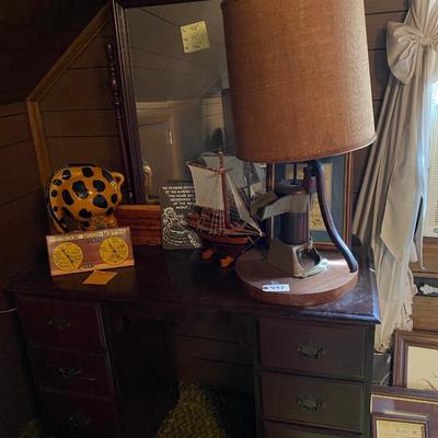 Vanity & Lamp